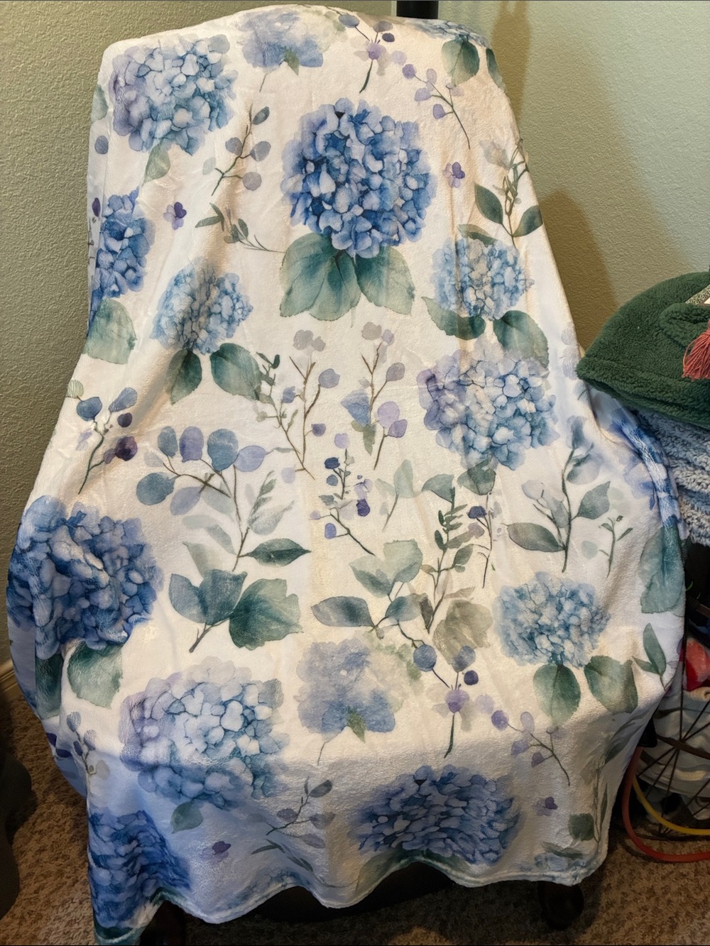 Blue Hydrangea Floral Throw Blanket